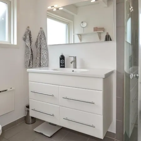 3 Bedroom Beautiful In Prázdninový dům